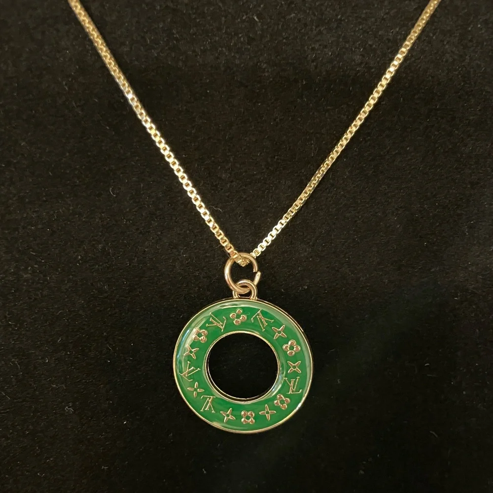 LV Zipper Pull Pendant Green - set on premium chain - Picture 3 of 4